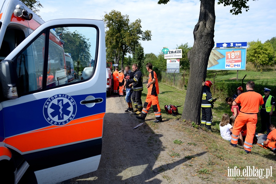 Wypadek na Pasckiej. Cztery poszkodowane osoby przewiezione do szpitala, fot. 6