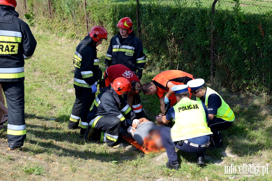 Wypadek na Pasckiej. Cztery poszkodowane osoby przewiezione do szpitala, fot. 9