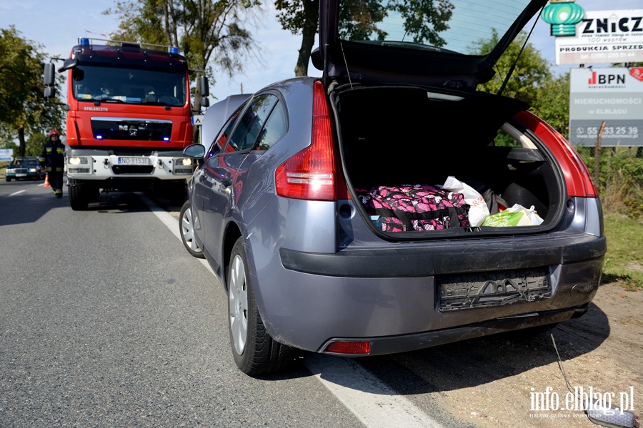 Wypadek na Pasckiej. Cztery poszkodowane osoby przewiezione do szpitala, fot. 14