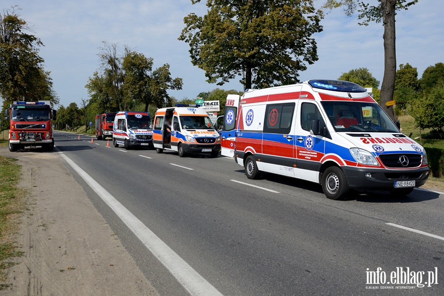 Wypadek na Pasckiej. Cztery poszkodowane osoby przewiezione do szpitala, fot. 16