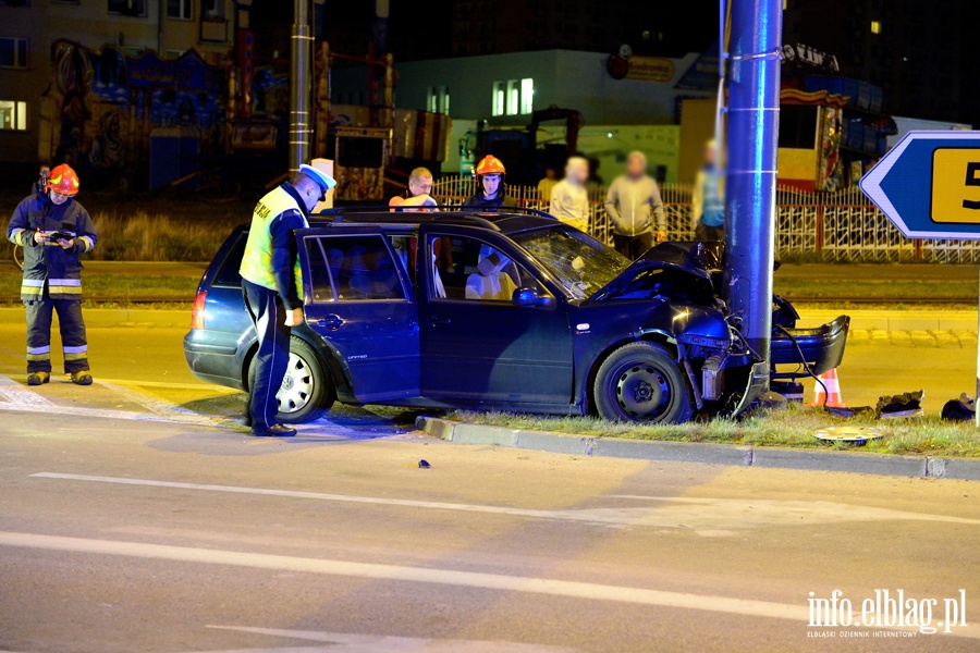 Krlewiecka: volkswagen wbi si w sup. Jedna osoba w szpitalu, kierowca pijany!, fot. 9