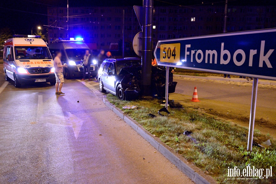 Krlewiecka: volkswagen wbi si w sup. Jedna osoba w szpitalu, kierowca pijany!, fot. 12