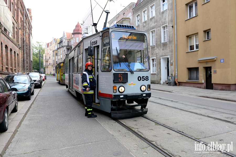 Wypadek na Krlewieckiej. Kierujca passatem wjechaa wprost pod tramwaj, fot. 8