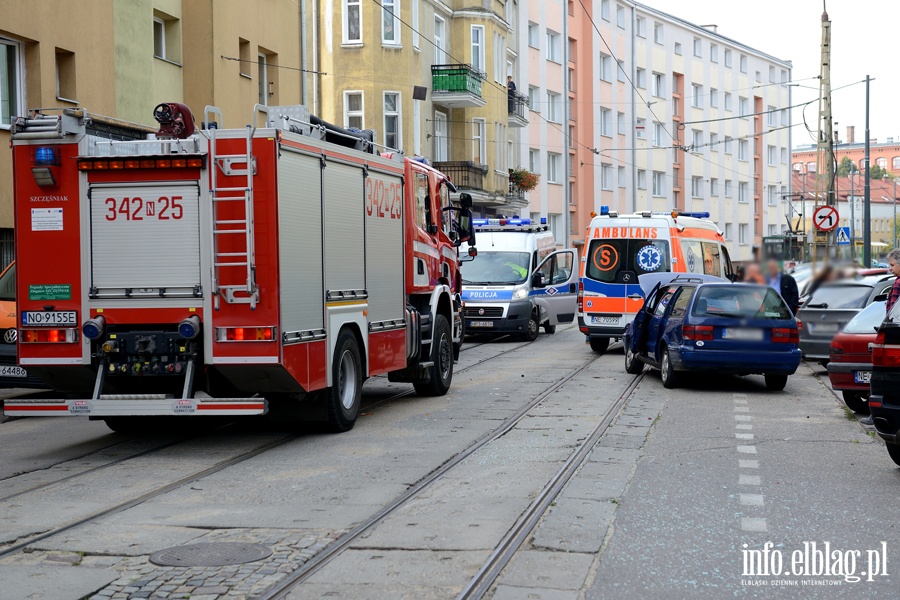 Wypadek na Krlewieckiej. Kierujca passatem wjechaa wprost pod tramwaj, fot. 9