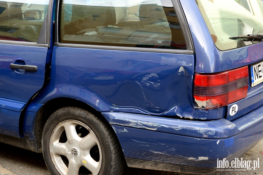 Wypadek na Krlewieckiej. Kierujca passatem wjechaa wprost pod tramwaj, fot. 18