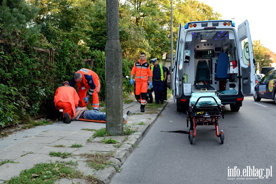 Potrcenie motocyklisty na Orzeszkowej. Sprawca zbieg zielonym seatem, fot. 6