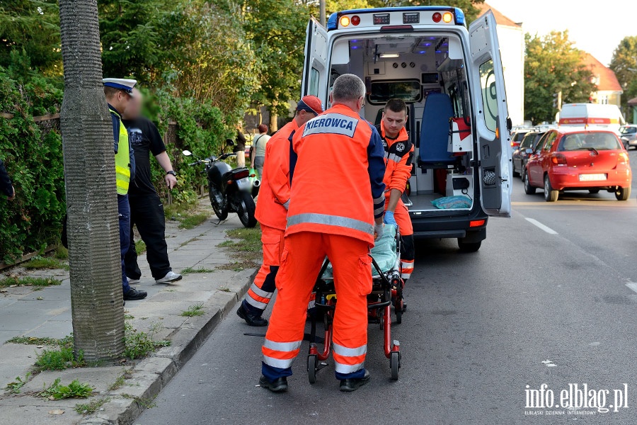 Potrcenie motocyklisty na Orzeszkowej. Sprawca zbieg zielonym seatem, fot. 8