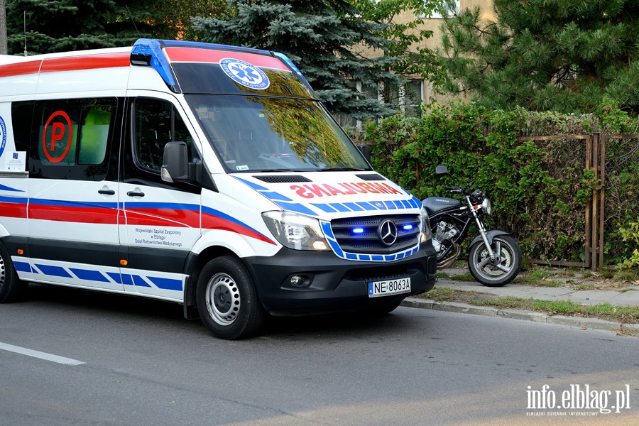 Potrcenie motocyklisty na Orzeszkowej. Sprawca zbieg zielonym seatem, fot. 12