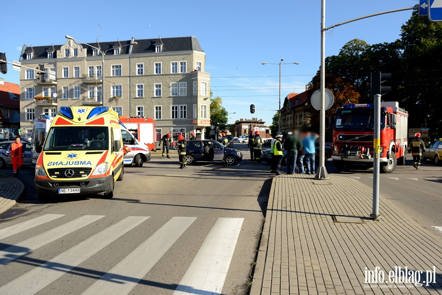 Grunwaldzka-eromskiego: zderzenie na skrzyowaniu. Dwie poszkodowane osoby w szpitalu, fot. 1