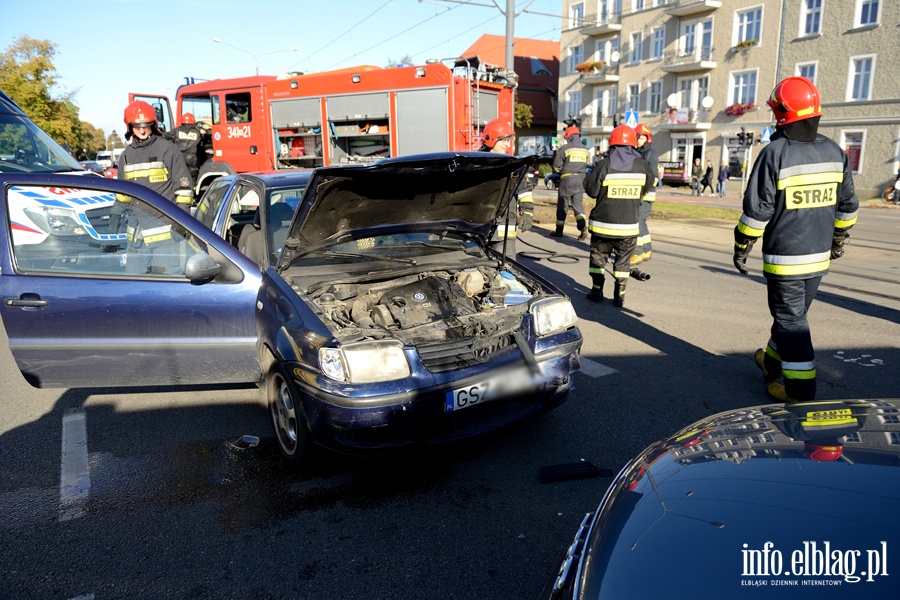 Grunwaldzka-eromskiego: zderzenie na skrzyowaniu. Dwie poszkodowane osoby w szpitalu, fot. 3