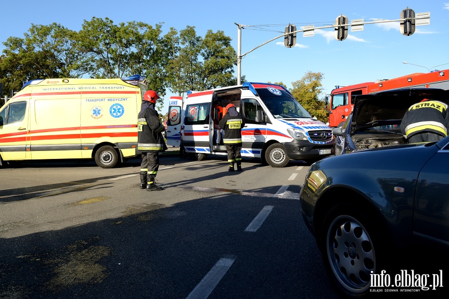 Grunwaldzka-eromskiego: zderzenie na skrzyowaniu. Dwie poszkodowane osoby w szpitalu, fot. 8