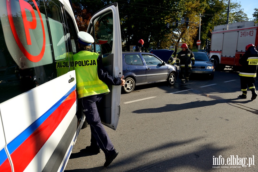 Grunwaldzka-eromskiego: zderzenie na skrzyowaniu. Dwie poszkodowane osoby w szpitalu, fot. 9