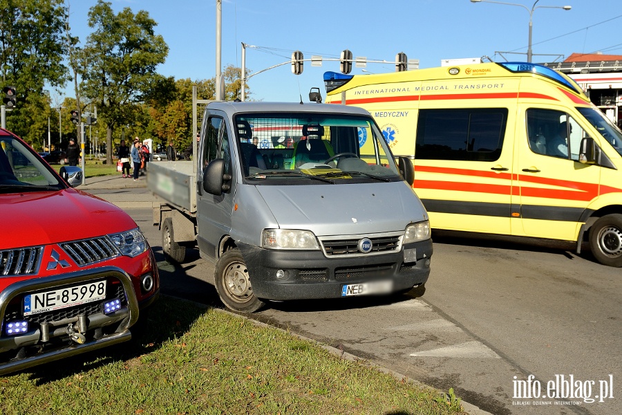 Grunwaldzka-eromskiego: zderzenie na skrzyowaniu. Dwie poszkodowane osoby w szpitalu, fot. 10