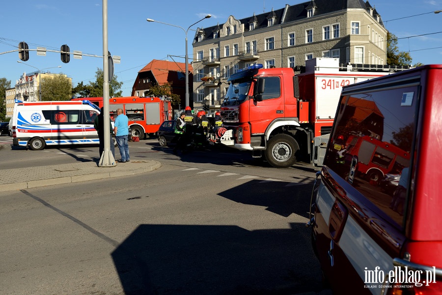 Grunwaldzka-eromskiego: zderzenie na skrzyowaniu. Dwie poszkodowane osoby w szpitalu, fot. 12