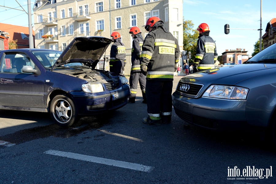 Grunwaldzka-eromskiego: zderzenie na skrzyowaniu. Dwie poszkodowane osoby w szpitalu, fot. 13