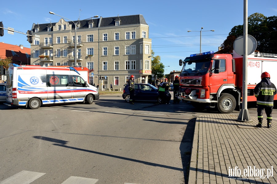 Grunwaldzka-eromskiego: zderzenie na skrzyowaniu. Dwie poszkodowane osoby w szpitalu, fot. 16