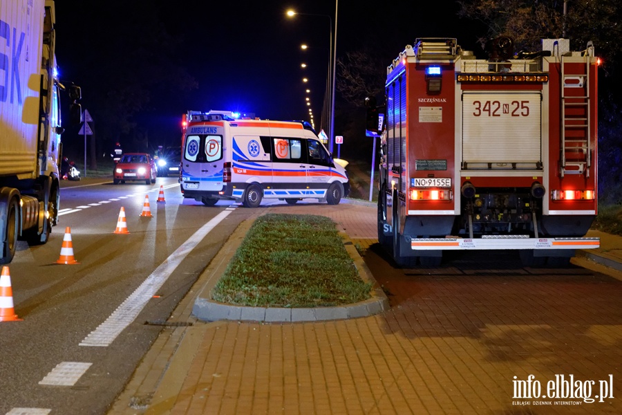Groźne zderzenie dwóch pojazdów w Kazimierzowie, fot. 1