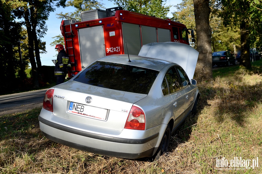 DW504: zderzenie czterech aut na granicy Piastowa i Milejewa. Jedna osoba przewieziona do szpitala, fot. 16