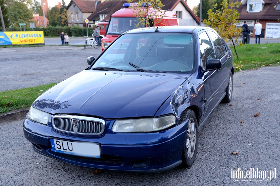 Zderzenie hondy z roverem w Milejewie. Ranny motorowerzysta przewieziony do szpitala, fot. 4