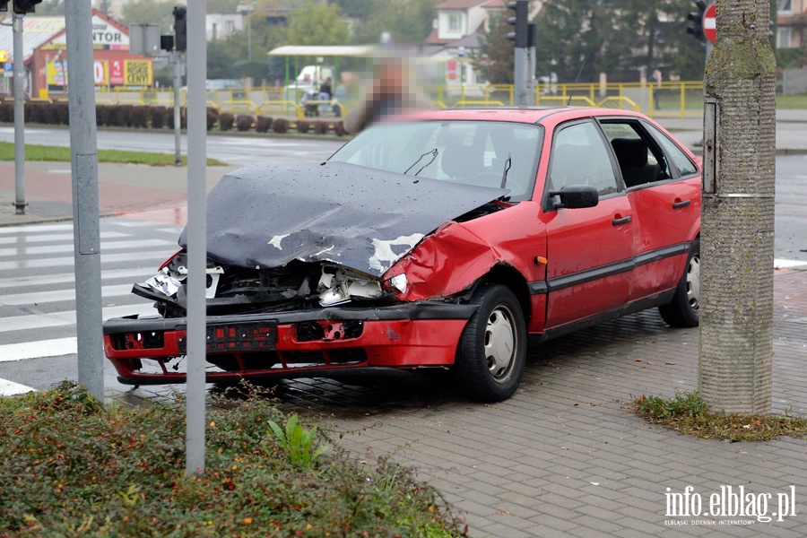 Oglna-Konopnickiej: zderzenie trzech pojazdw na skrzyowaniu ulic, fot. 3