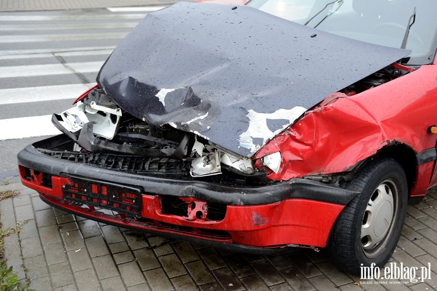 Oglna-Konopnickiej: zderzenie trzech pojazdw na skrzyowaniu ulic, fot. 9