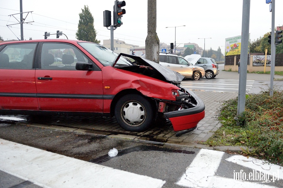 Oglna-Konopnickiej: zderzenie trzech pojazdw na skrzyowaniu ulic, fot. 10