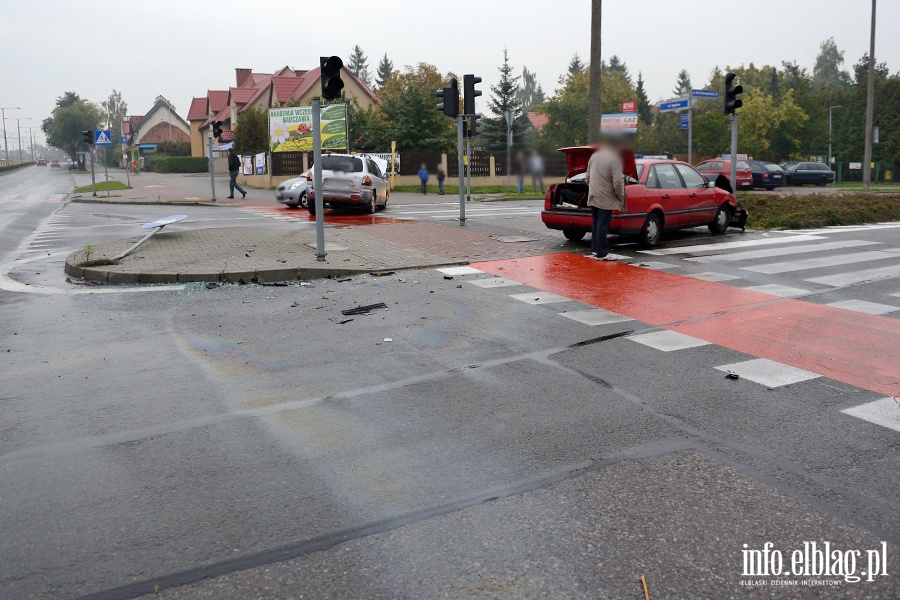 Oglna-Konopnickiej: zderzenie trzech pojazdw na skrzyowaniu ulic, fot. 12