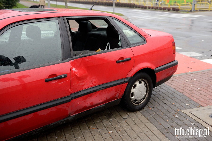 Oglna-Konopnickiej: zderzenie trzech pojazdw na skrzyowaniu ulic, fot. 16