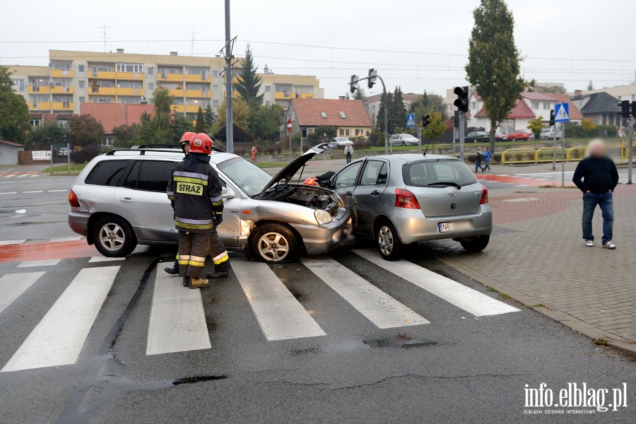 Oglna-Konopnickiej: zderzenie trzech pojazdw na skrzyowaniu ulic, fot. 18