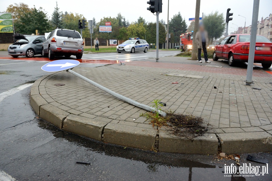 Oglna-Konopnickiej: zderzenie trzech pojazdw na skrzyowaniu ulic, fot. 22