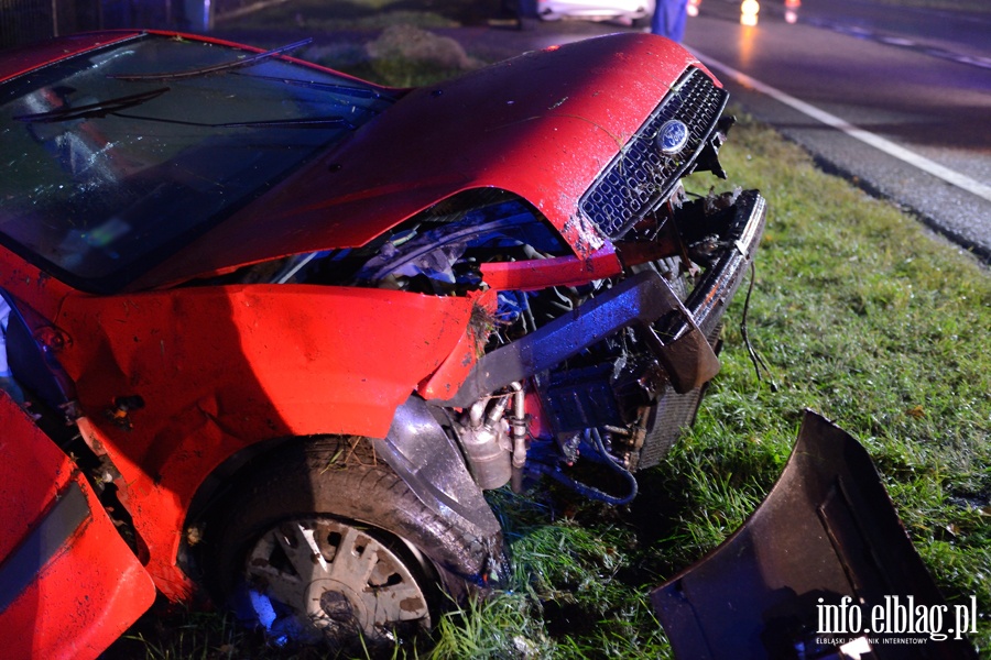 Wypadek w Nowym Dworze Elblskim. Kierujca przetransportowana do szpitala, fot. 5