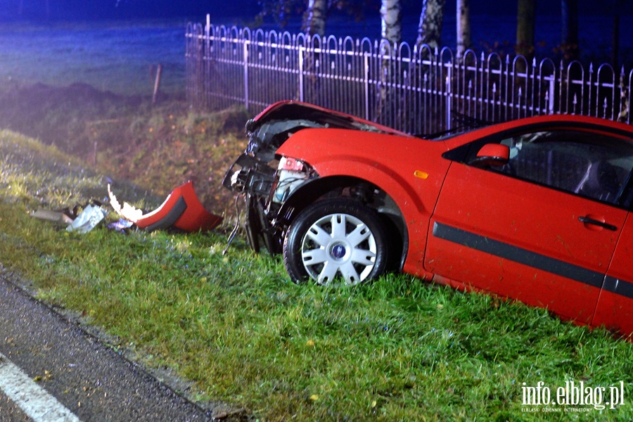 Wypadek w Nowym Dworze Elblskim. Kierujca przetransportowana do szpitala, fot. 8