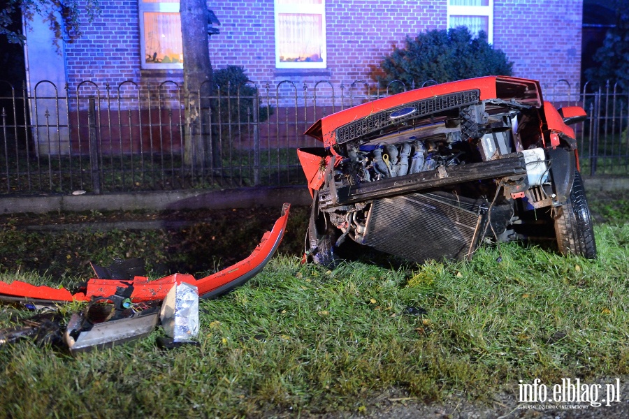 Wypadek w Nowym Dworze Elblskim. Kierujca przetransportowana do szpitala, fot. 11