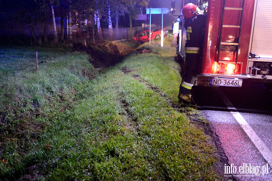 Wypadek w Nowym Dworze Elblskim. Kierujca przetransportowana do szpitala, fot. 13