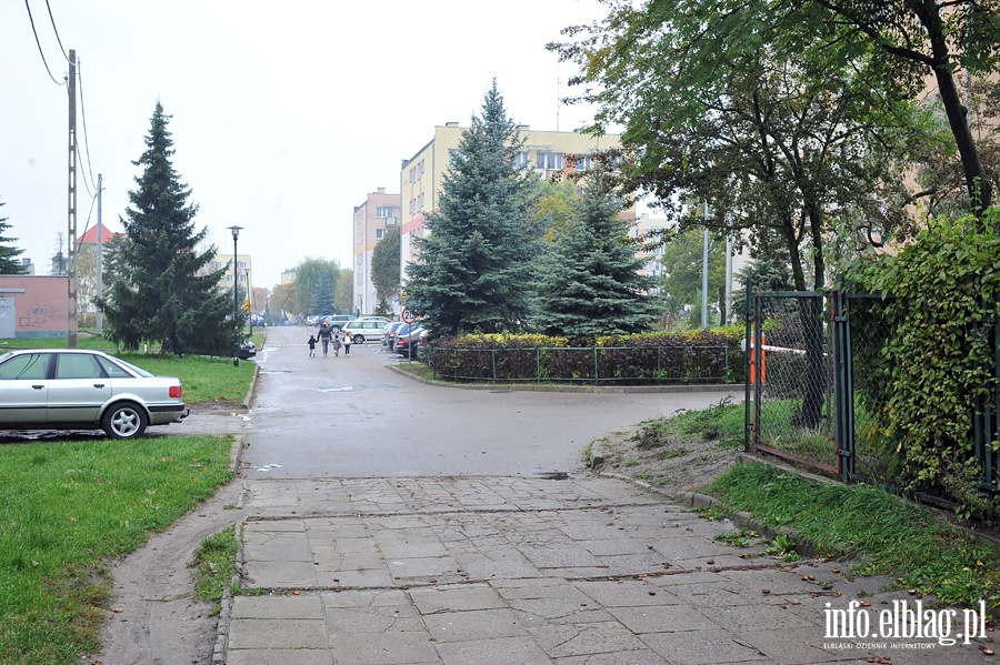 Na ul. Karowej powstan miejsca parkingowe, fot. 3