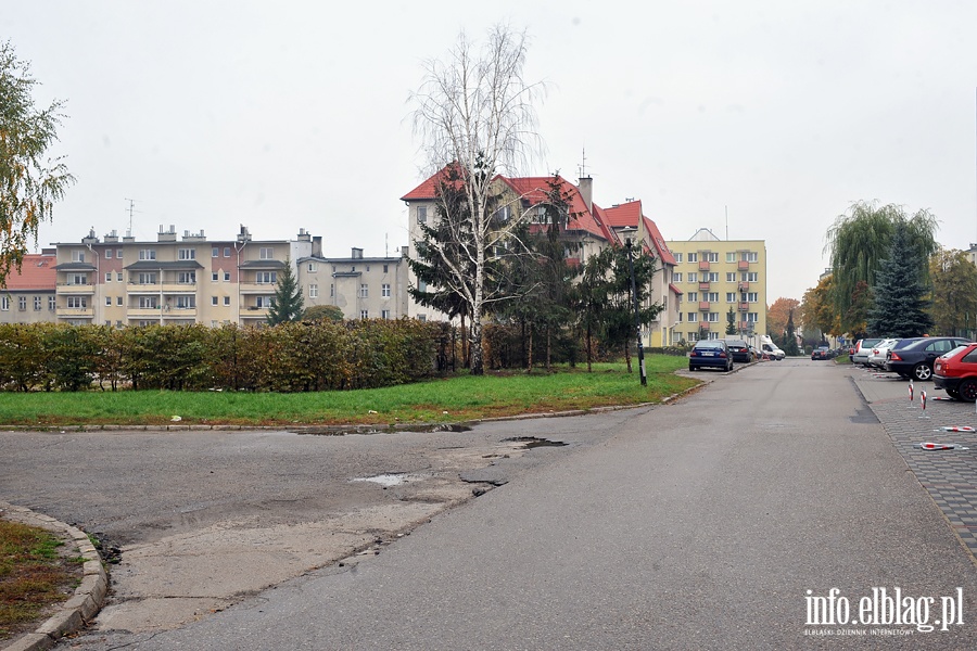 Na ul. Karowej powstan miejsca parkingowe, fot. 6