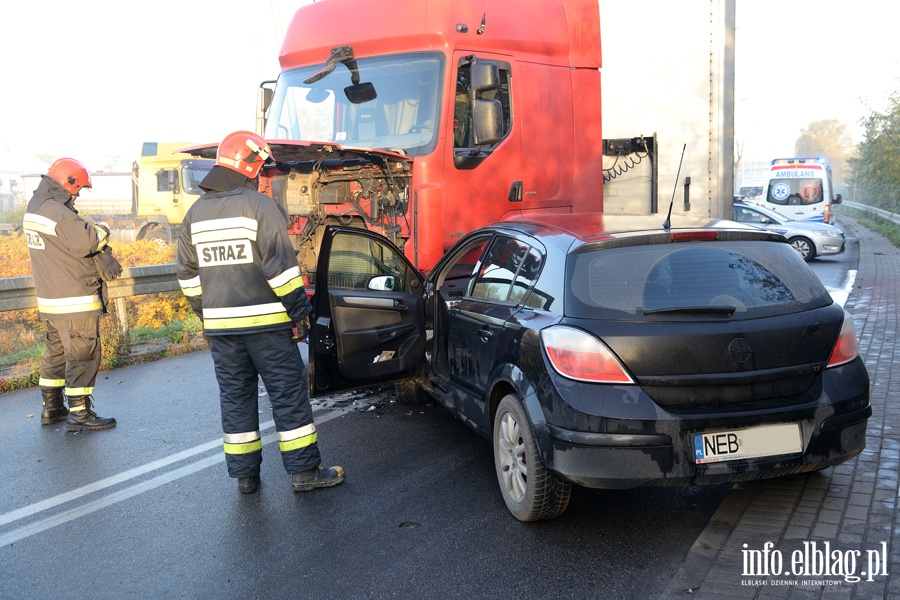 Radomska: zderzenie ciarwki z osobwk przy zjedzie z Trasy Unii Europejskiej, fot. 2