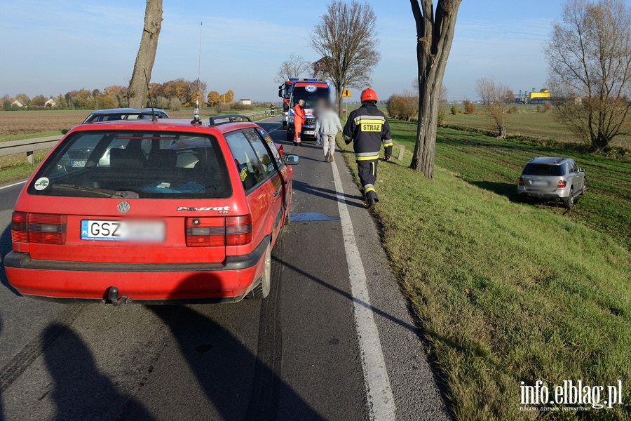 Wypadek na drodze nr 22. Trzy osoby, w tym dwoje dzieci, poszkodowane, fot. 7