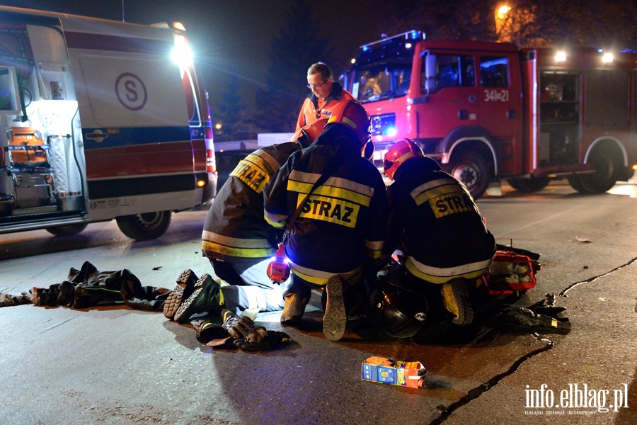 Grunwaldzka: zderzenie skutera z osobwk. Ranny skuterzysta przewieziony do szpitala, fot. 12