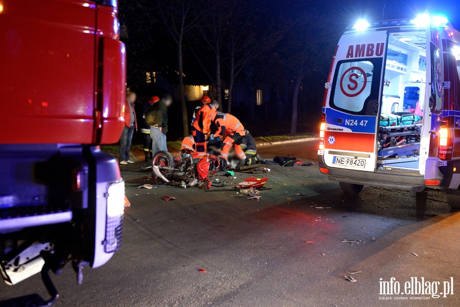 Grunwaldzka: zderzenie skutera z osobwk. Ranny skuterzysta przewieziony do szpitala, fot. 14