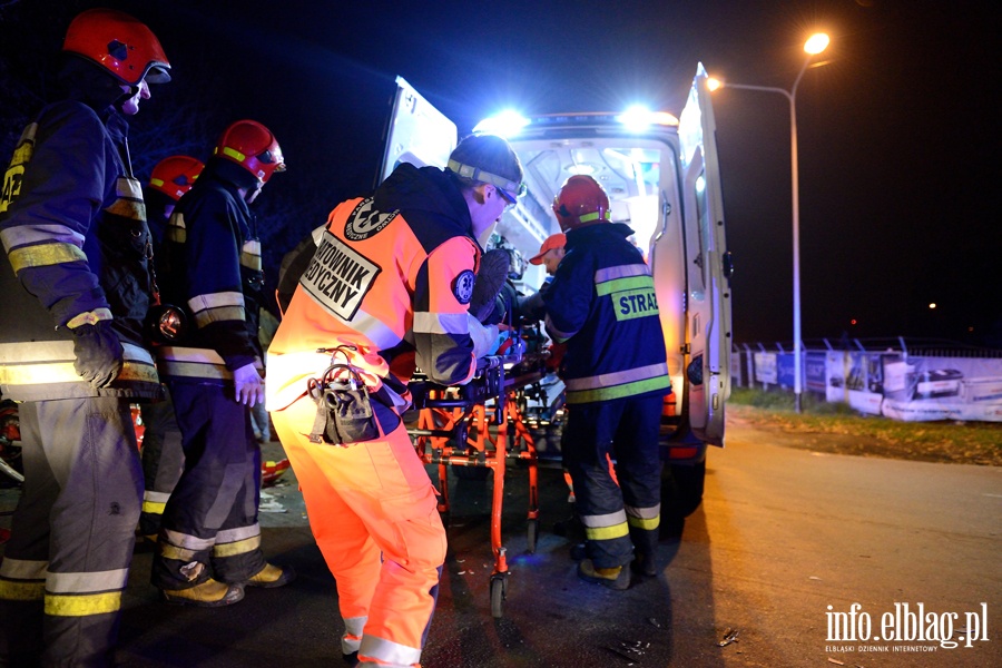 Grunwaldzka: zderzenie skutera z osobwk. Ranny skuterzysta przewieziony do szpitala, fot. 19