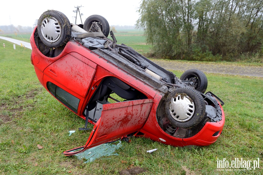 Wypadek na skrzyowaniu obwodnicy z ul. uawsk. Jedna poszkodowana osoba odwieziona do szpitala, fot. 6