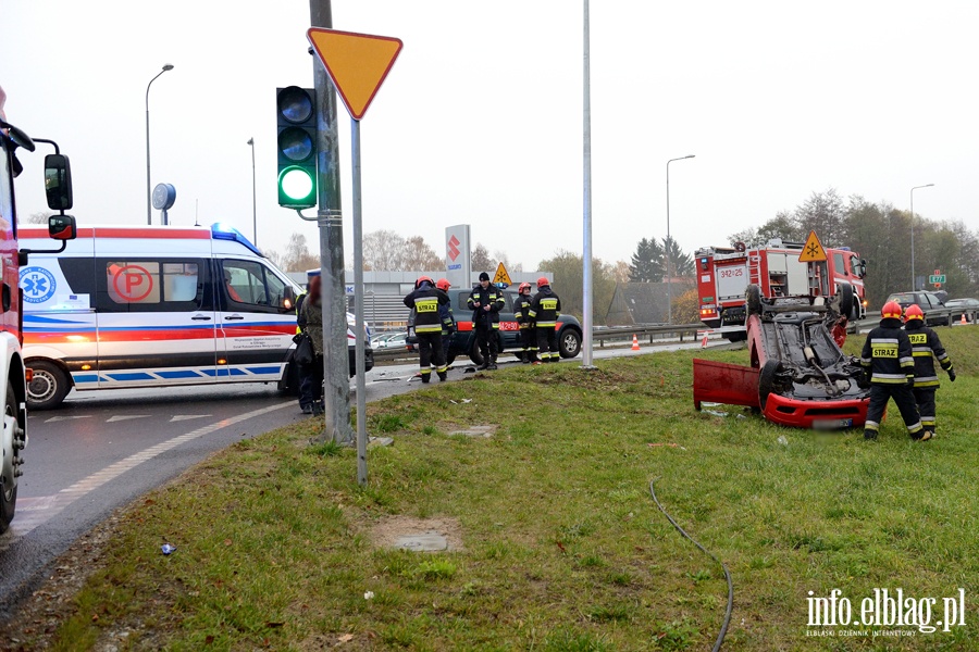 Wypadek na skrzyowaniu obwodnicy z ul. uawsk. Jedna poszkodowana osoba odwieziona do szpitala, fot. 16