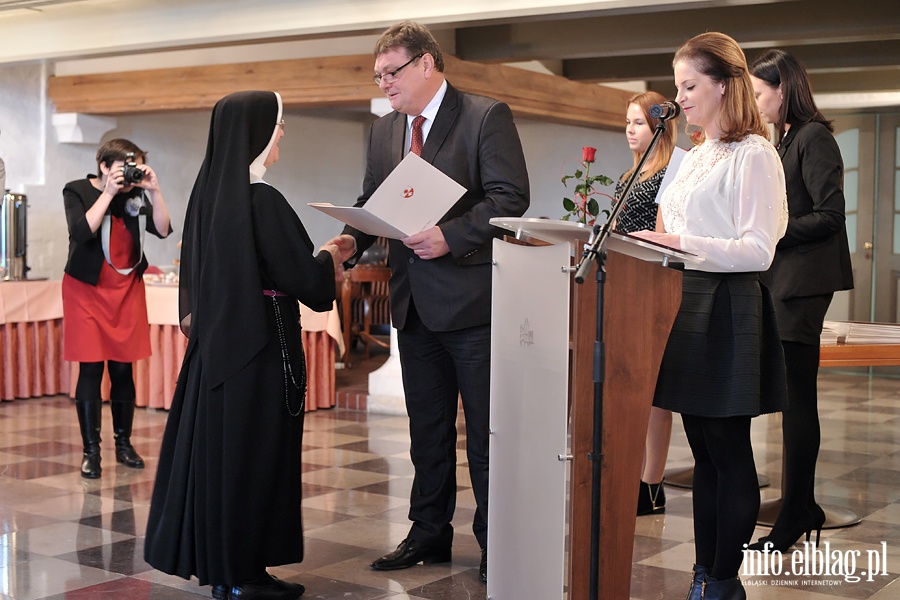  Prezydent Elbląga nagrodził pracowników elbląskich placówek pomocy społecznej, fot. 9