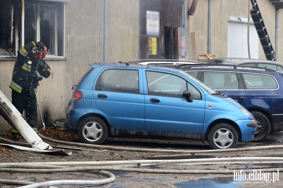 Poar stolarni przy ul. czyckiej. Z ogniem walczyo kilkanacie zastpw straakw, fot. 5