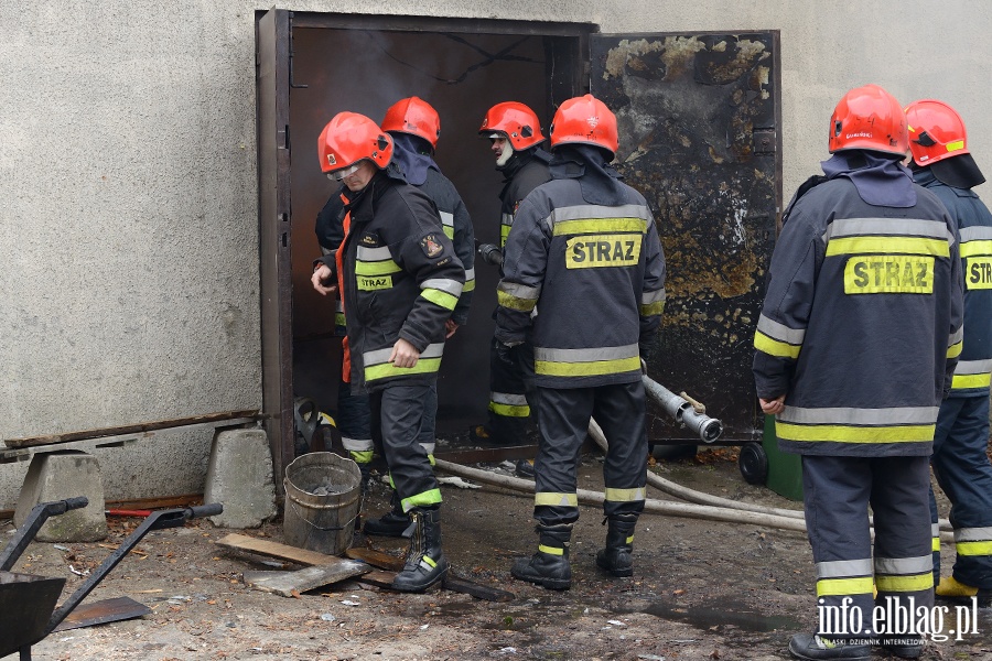 Poar stolarni przy ul. czyckiej. Z ogniem walczyo kilkanacie zastpw straakw, fot. 6