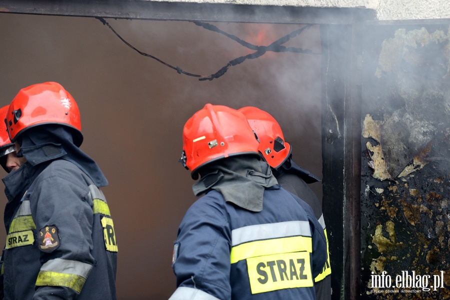 Poar stolarni przy ul. czyckiej. Z ogniem walczyo kilkanacie zastpw straakw, fot. 8