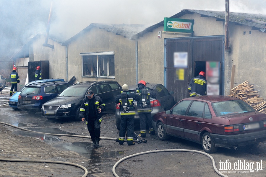 Poar stolarni przy ul. czyckiej. Z ogniem walczyo kilkanacie zastpw straakw, fot. 11