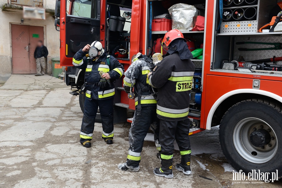 Poar stolarni przy ul. czyckiej. Z ogniem walczyo kilkanacie zastpw straakw, fot. 15