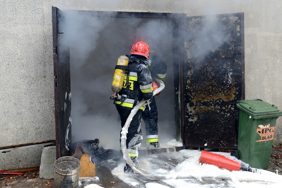 Poar stolarni przy ul. czyckiej. Z ogniem walczyo kilkanacie zastpw straakw, fot. 20